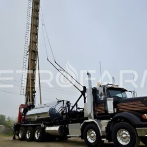 Camión Flushby Peterbilt 367 2015 con bomba triplex Gardner Denver Tee mástil Lash y grúa Maxilift